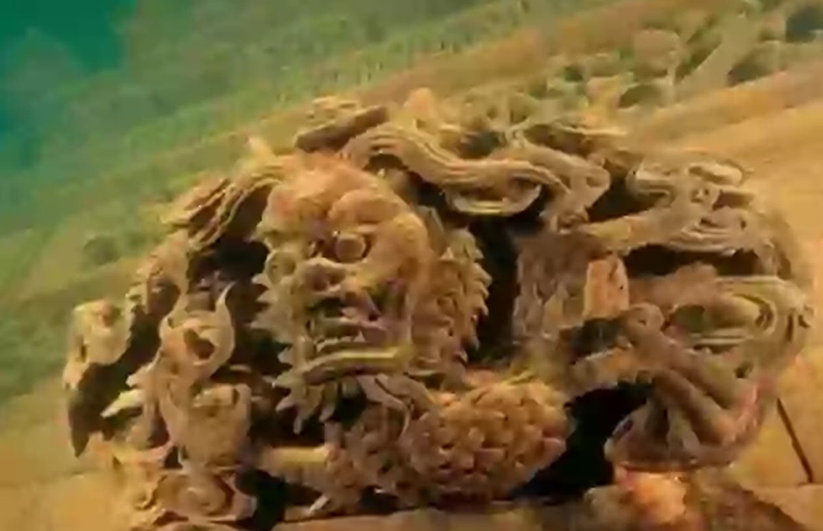 Дайвер показав кадри стародавнього міста-привида на дні озера Дайвер показав кадри стародавнього міста-привида на дні озера