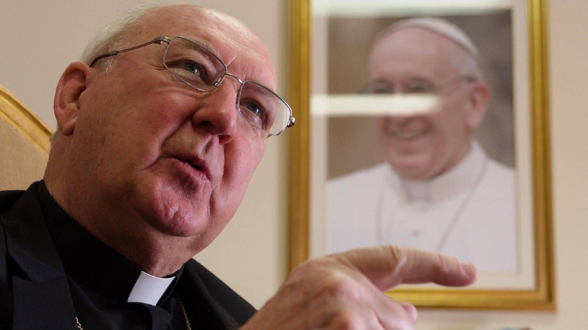 До обрання нового Папи Ватикан очолюватиме камерленго До обрання нового Папи Ватикан очолюватиме камерленго