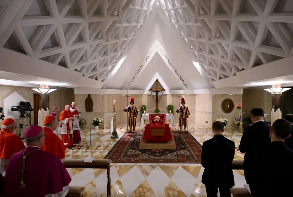 Франциск помер