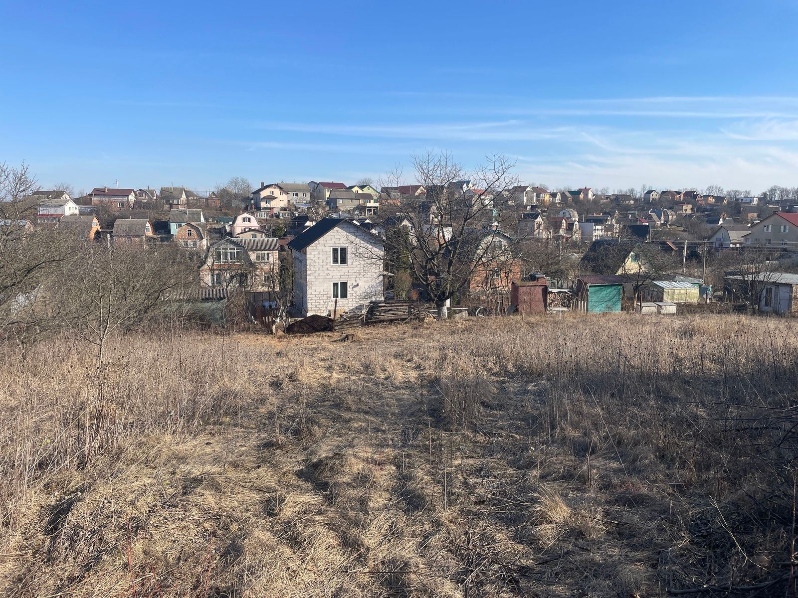 Чия земля під будинком Чия земля під будинком