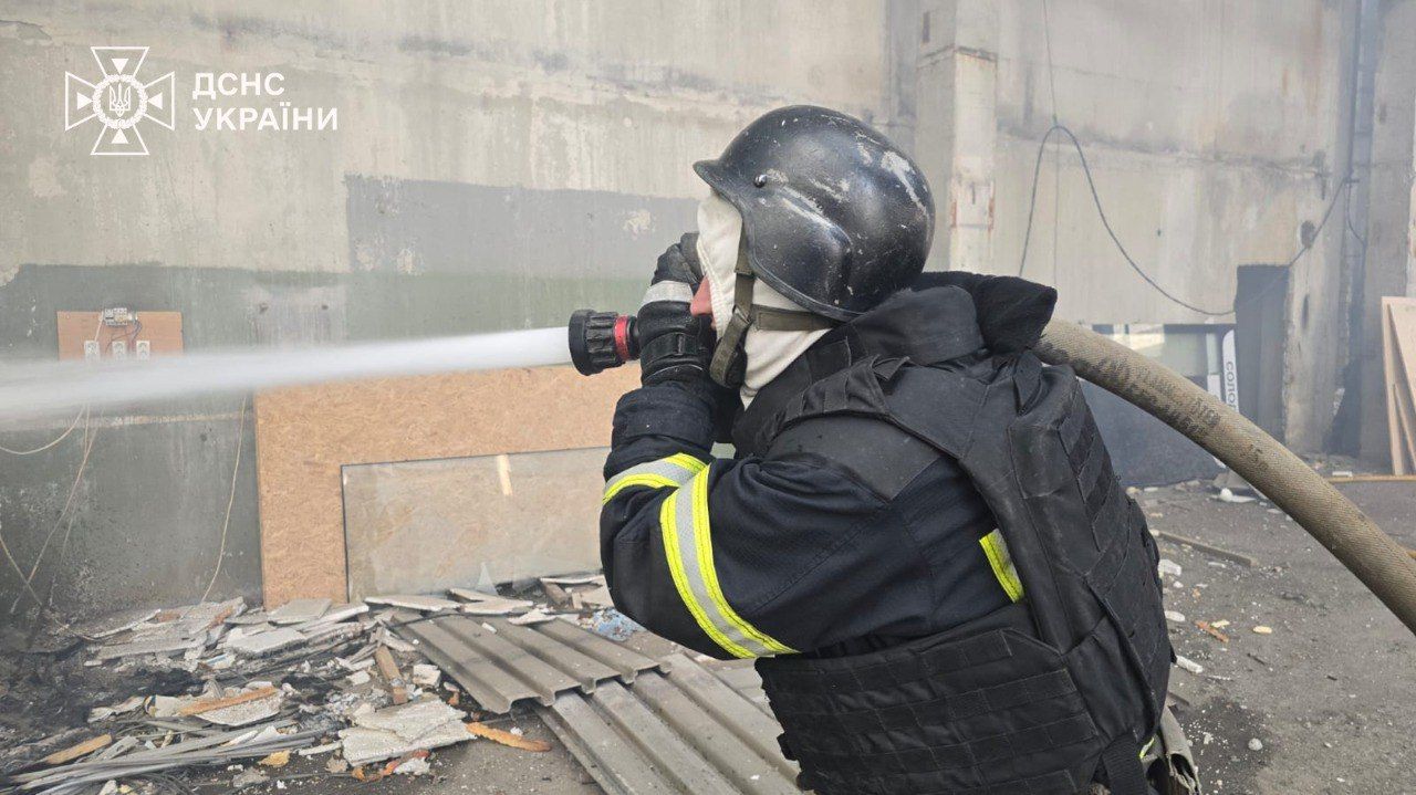 В ГСЧС показали последствия атаки на Харьков