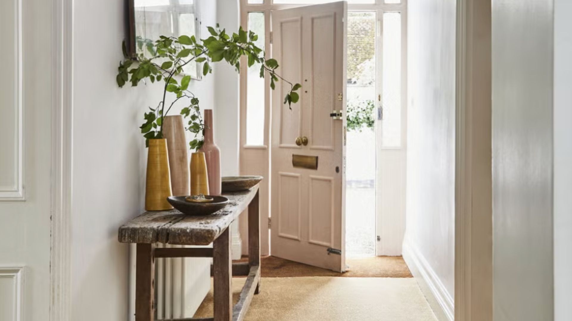 От бежевого до темно-синего: как выбрать идеальный цвет стен для вашего коридора - Дизайн 24 От бежевого до темно-синего: как выбрать идеальный цвет стен для вашего коридора - Дизайн 24