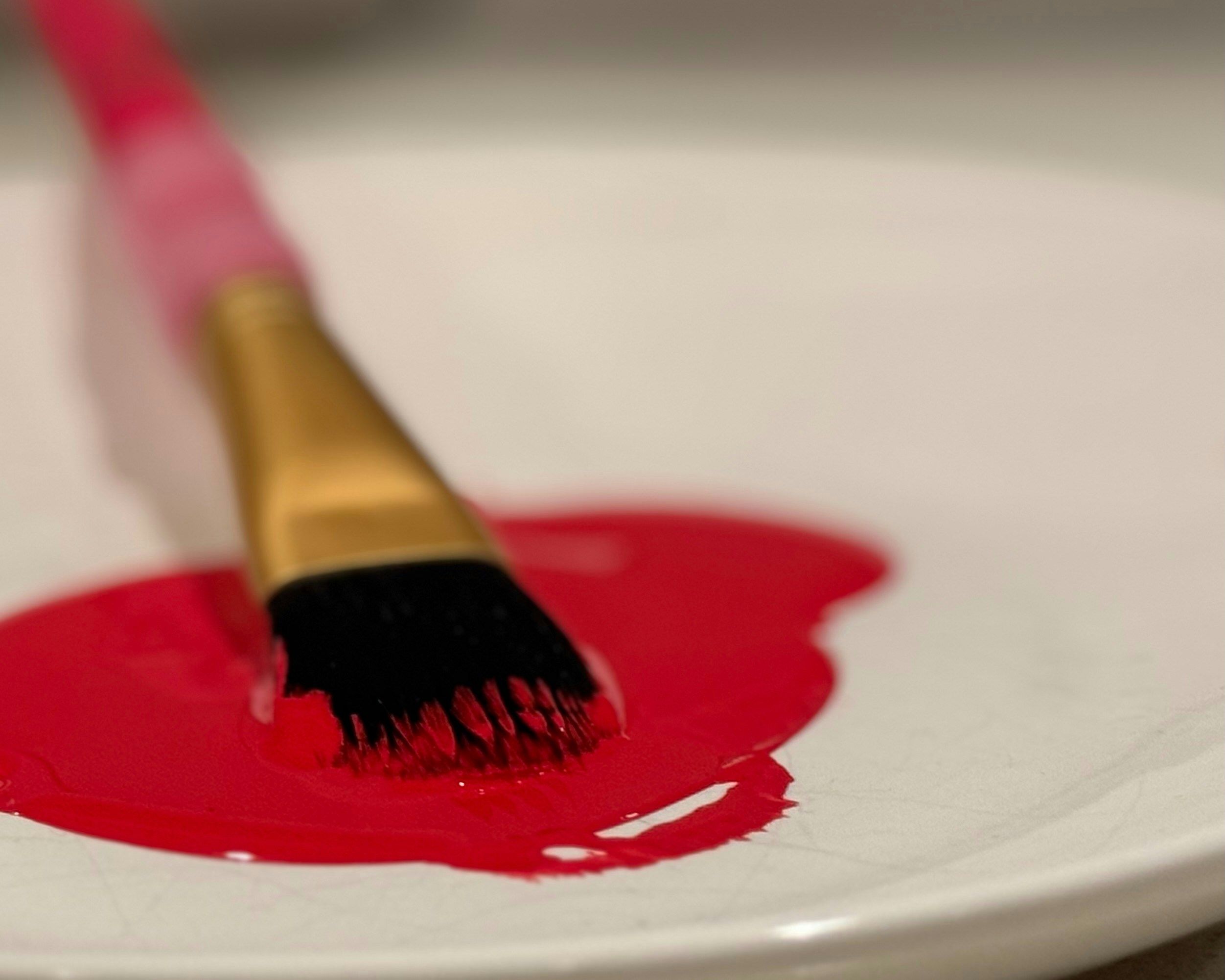 Как красить лакированное дерево