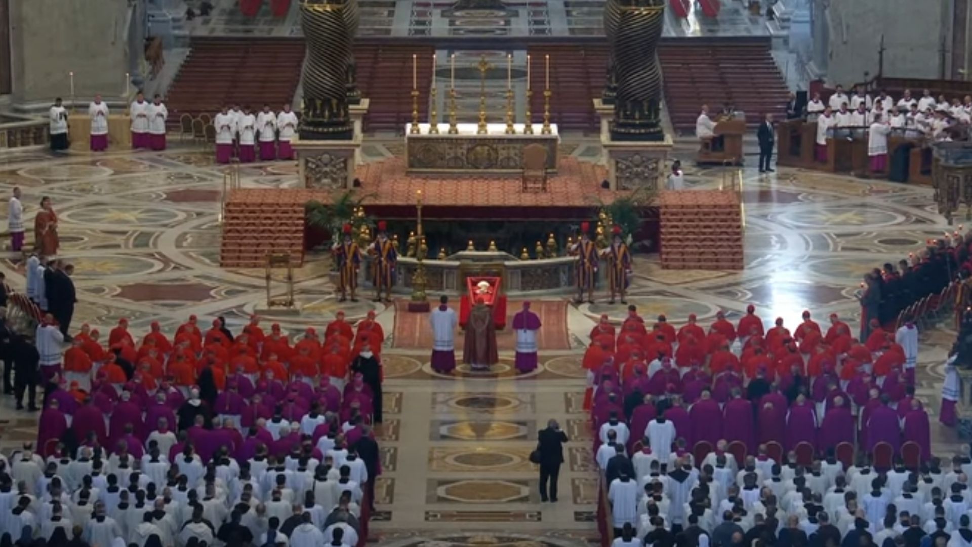 Тело Франциска перенесли в Базилику Святого Петра для прощания - 24 Канал