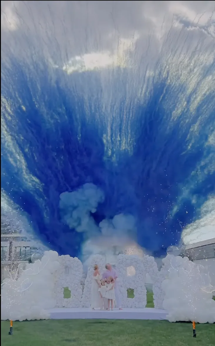 Юлия Думанская с семьей на гендер-пати Юлия Думанская с семьей на гендер-пати