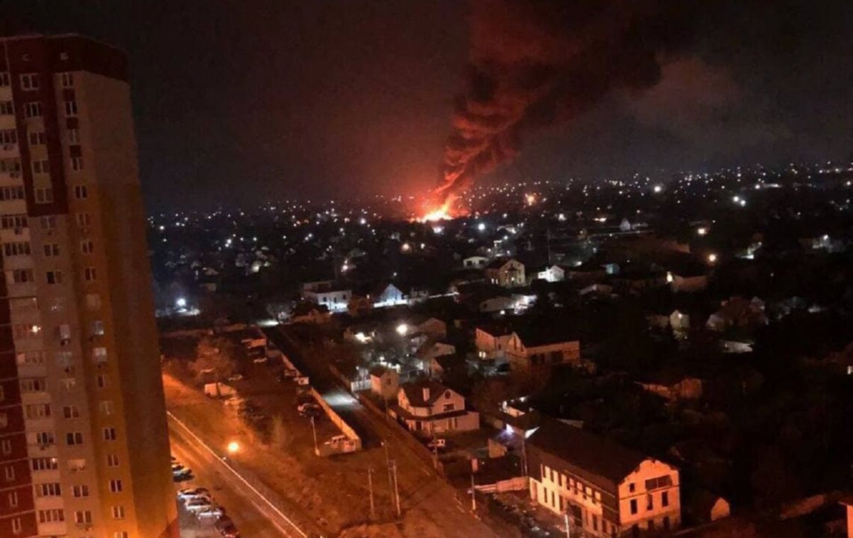 Киев подвергся комбинированной атаке ракетами и Шахедами: возникли пожары, под завалами люди Киев подвергся комбинированной атаке ракетами и Шахедами: возникли пожары, под завалами люди