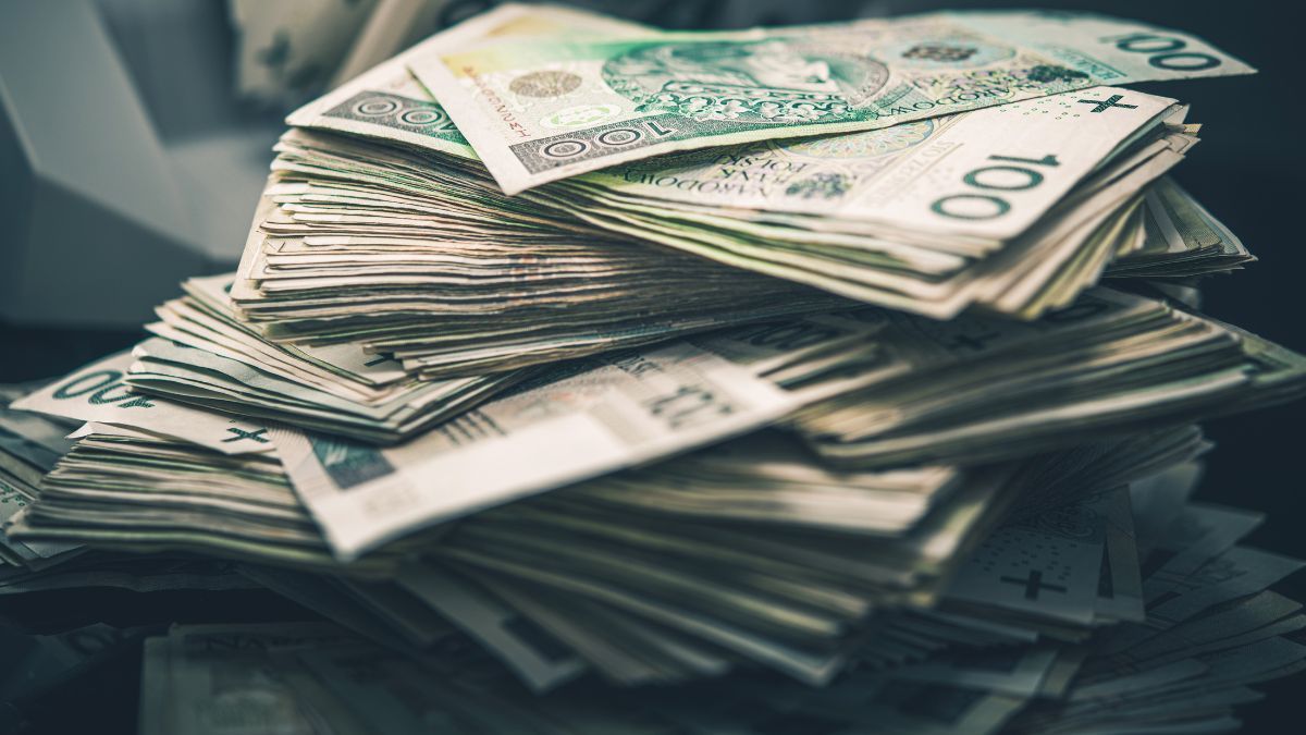 Зарплати в Чехії і Польщі Зарплати в Чехії і Польщі