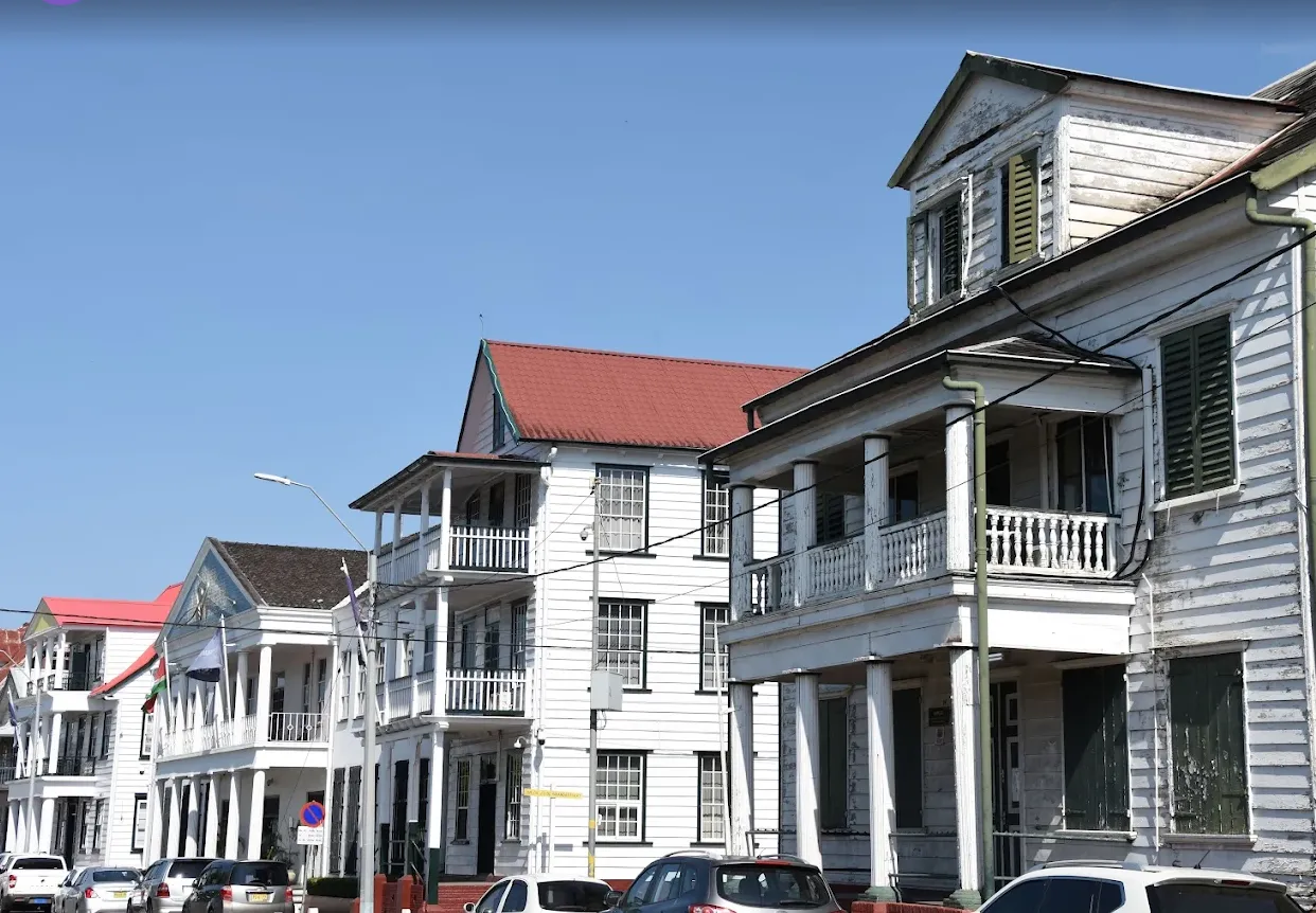 Суринам Суринам