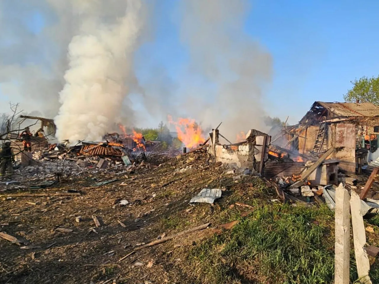 Последствия удара авиабомбы Последствия удара авиабомбы