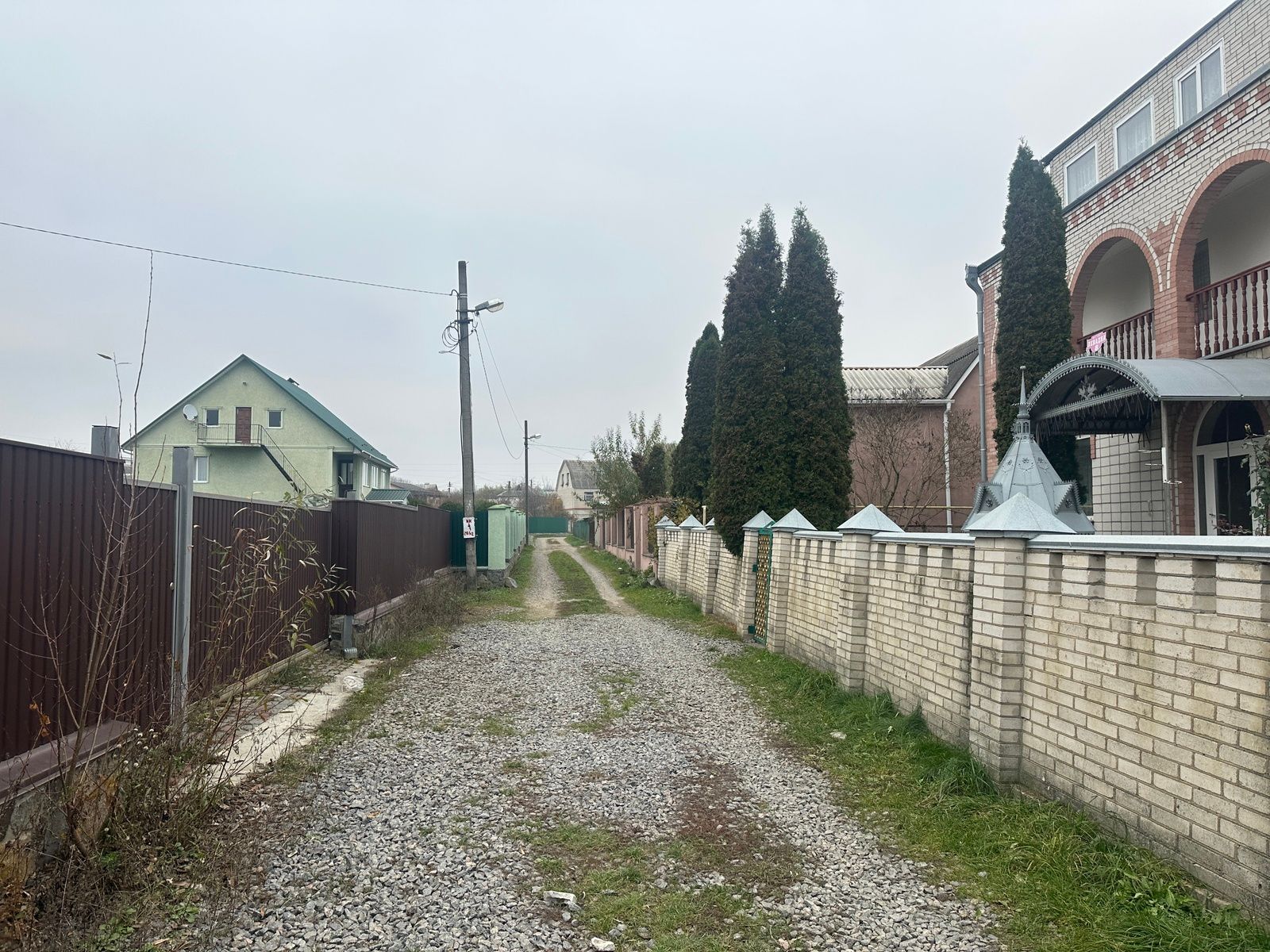 Скільки метрів має бути між сусідами