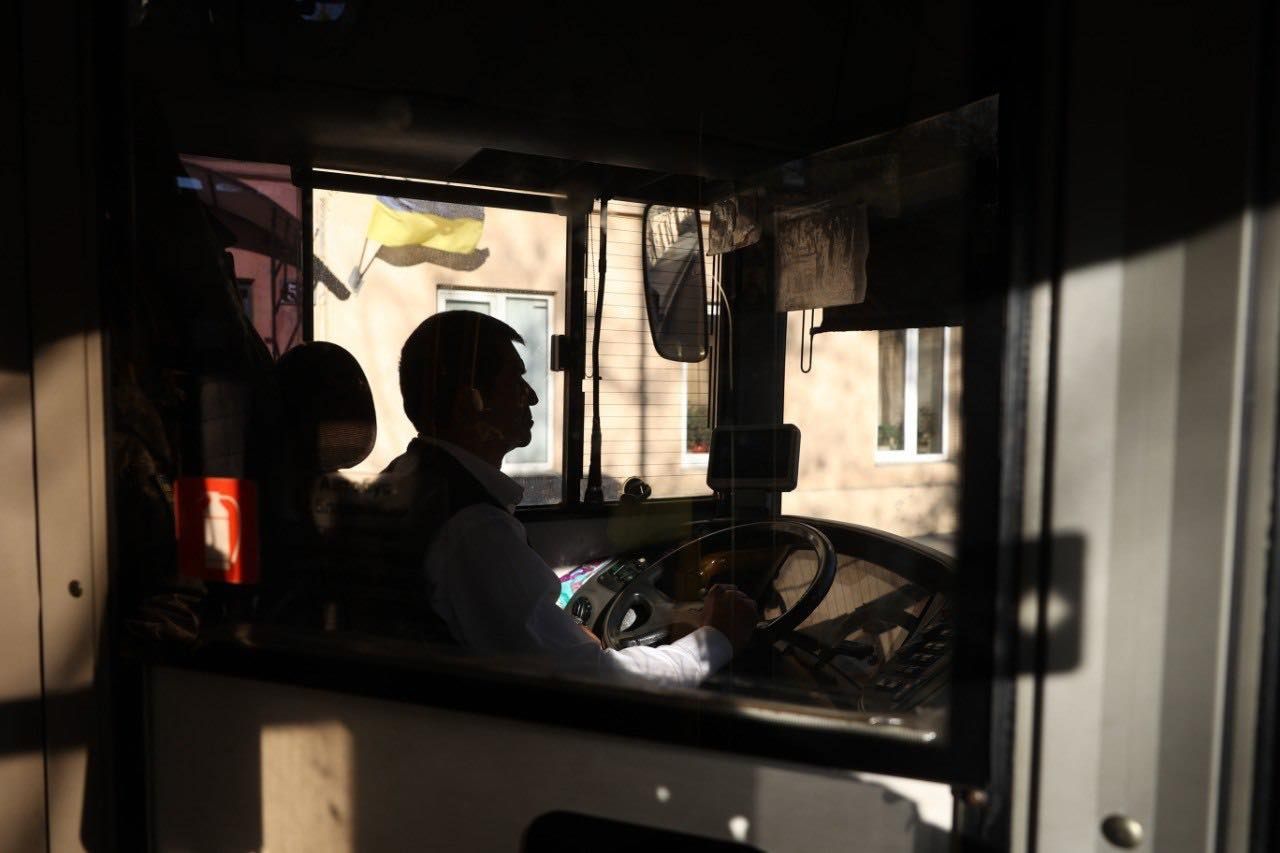 Водій маршрутки вимагав оплату у матері загиблого військового Водій маршрутки вимагав оплату у матері загиблого військового