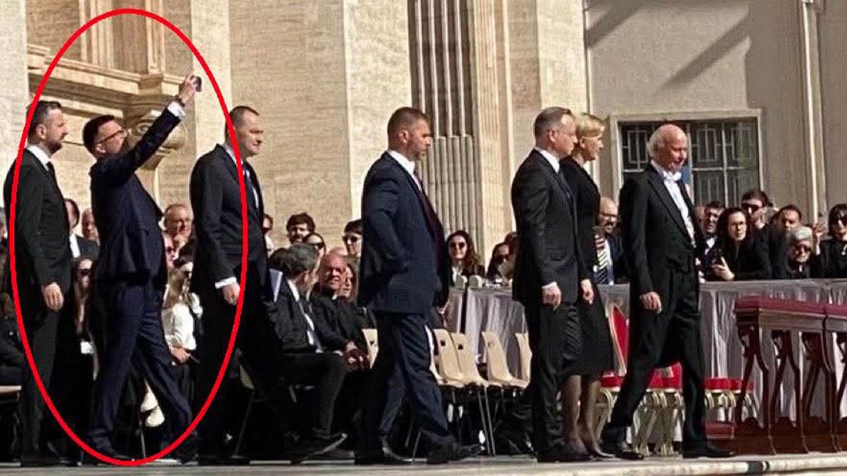 Що відомо про обурення поляків поведінкою спікера сейму під час похоронів Папи Що відомо про обурення поляків поведінкою спікера сейму під час похоронів Папи