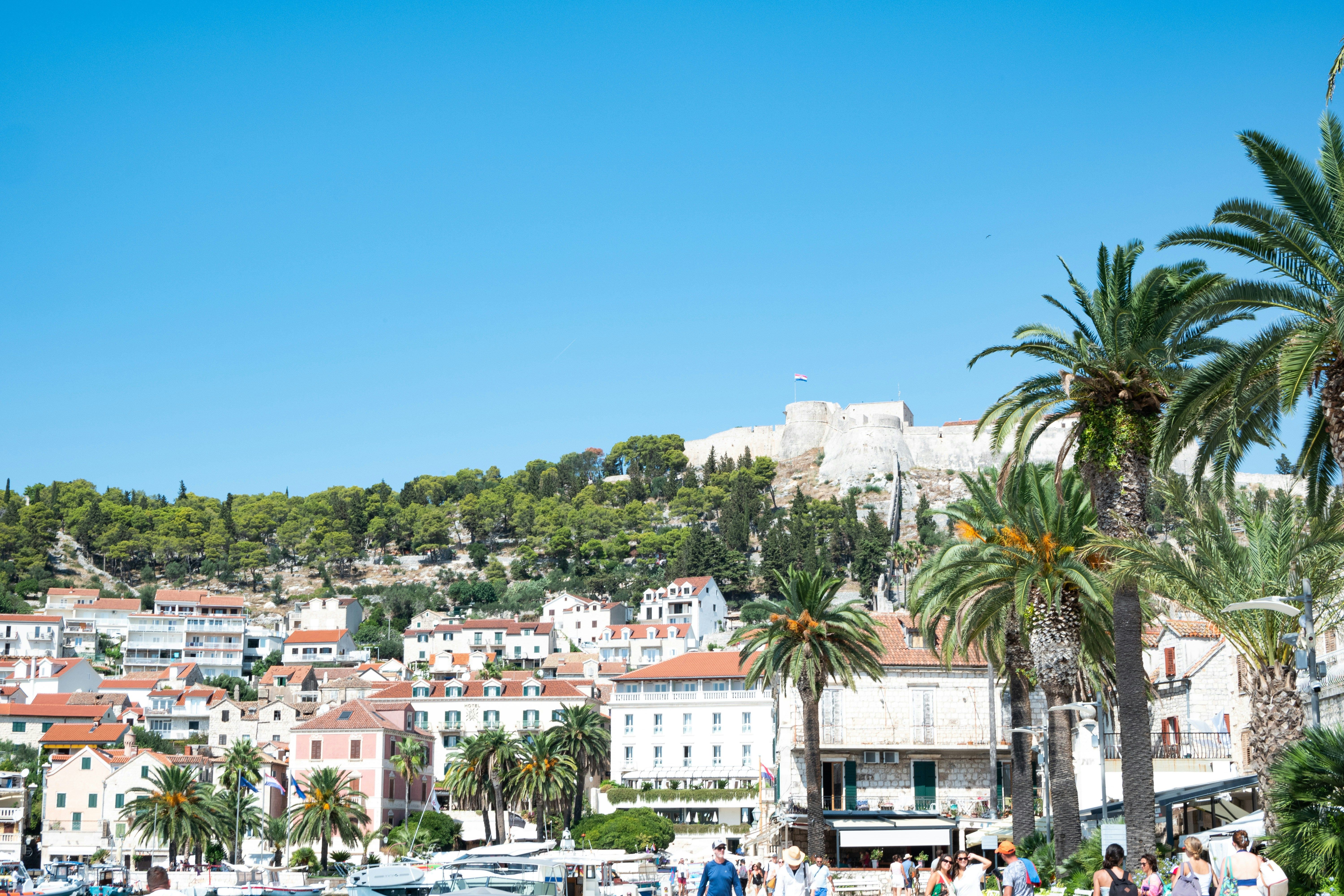 Хорватский остров Хвар ввел дресс-код Хорватский остров Хвар ввел дресс-код