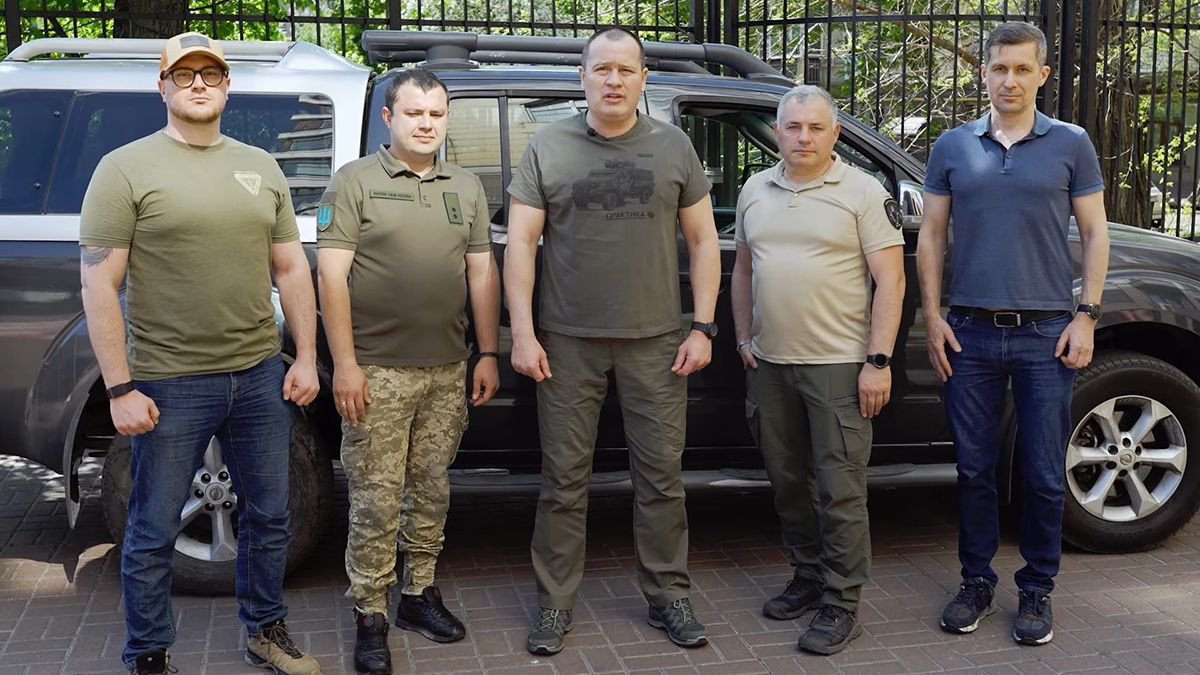 Ще один позашляховик передали захисникам України Ще один позашляховик передали захисникам України