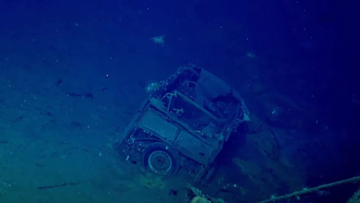 На затонувшем авианосце нашли автомобиль - видео На затонувшем авианосце нашли автомобиль - видео