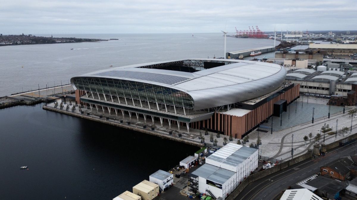 Новый стадион "Брэмли-Мур Док" в Ливерпуле Новый стадион "Брэмли-Мур Док" в Ливерпуле