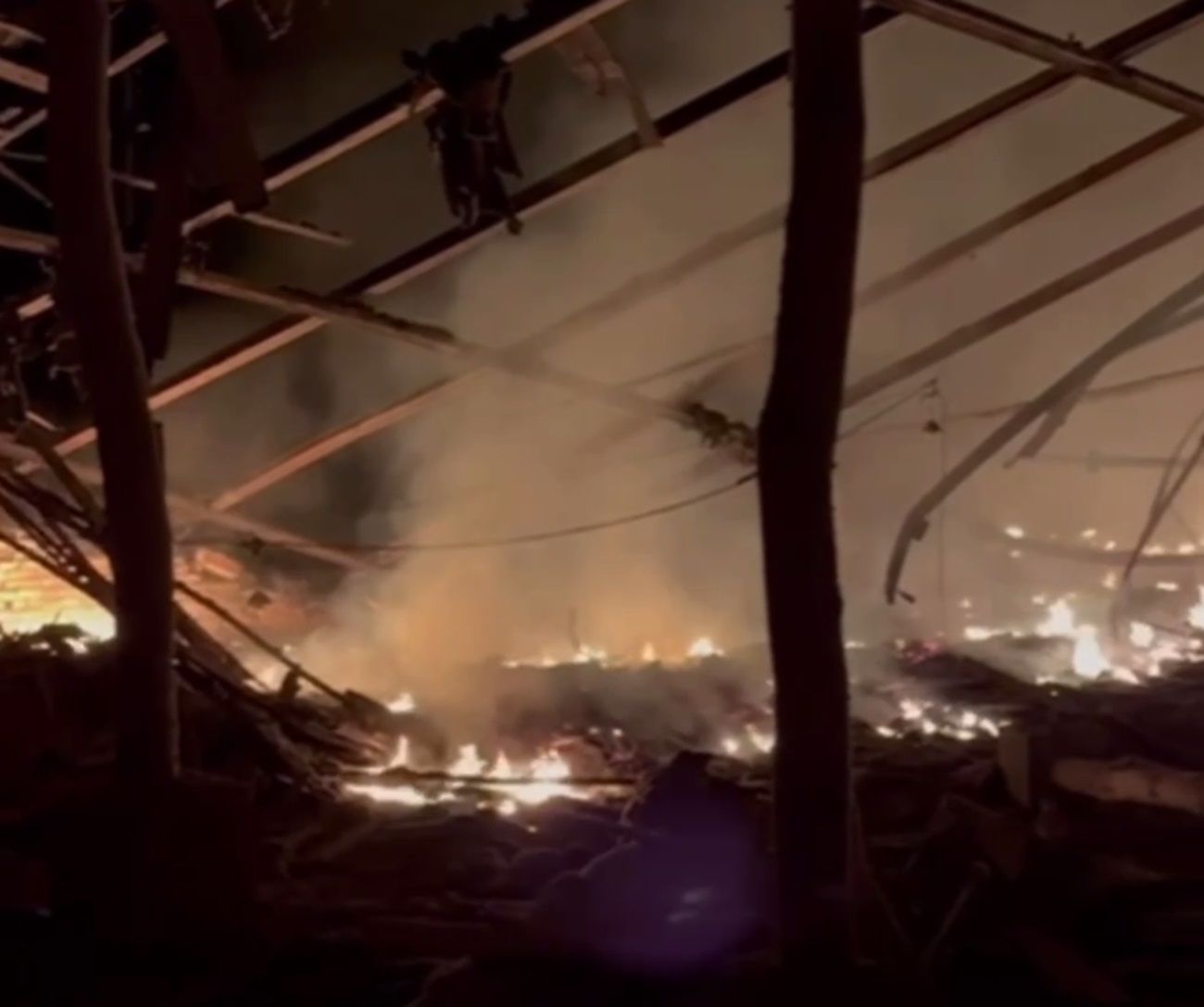 В Сумской области в одном из округов было 8 взрывов, пожар охватил промышленный объект - 24 Канал В Сумской области в одном из округов было 8 взрывов, пожар охватил промышленный объект - 24 Канал