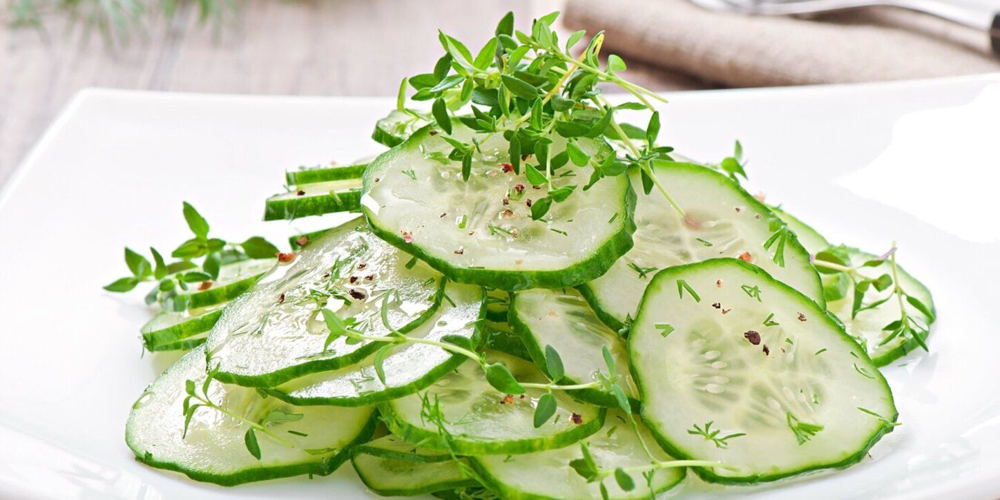 Огірковий салат за кілька хвилин Огірковий салат за кілька хвилин