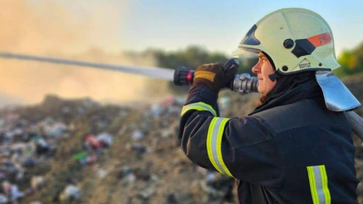 В Житомире вспыхнул полигон с отходами В Житомире вспыхнул полигон с отходами