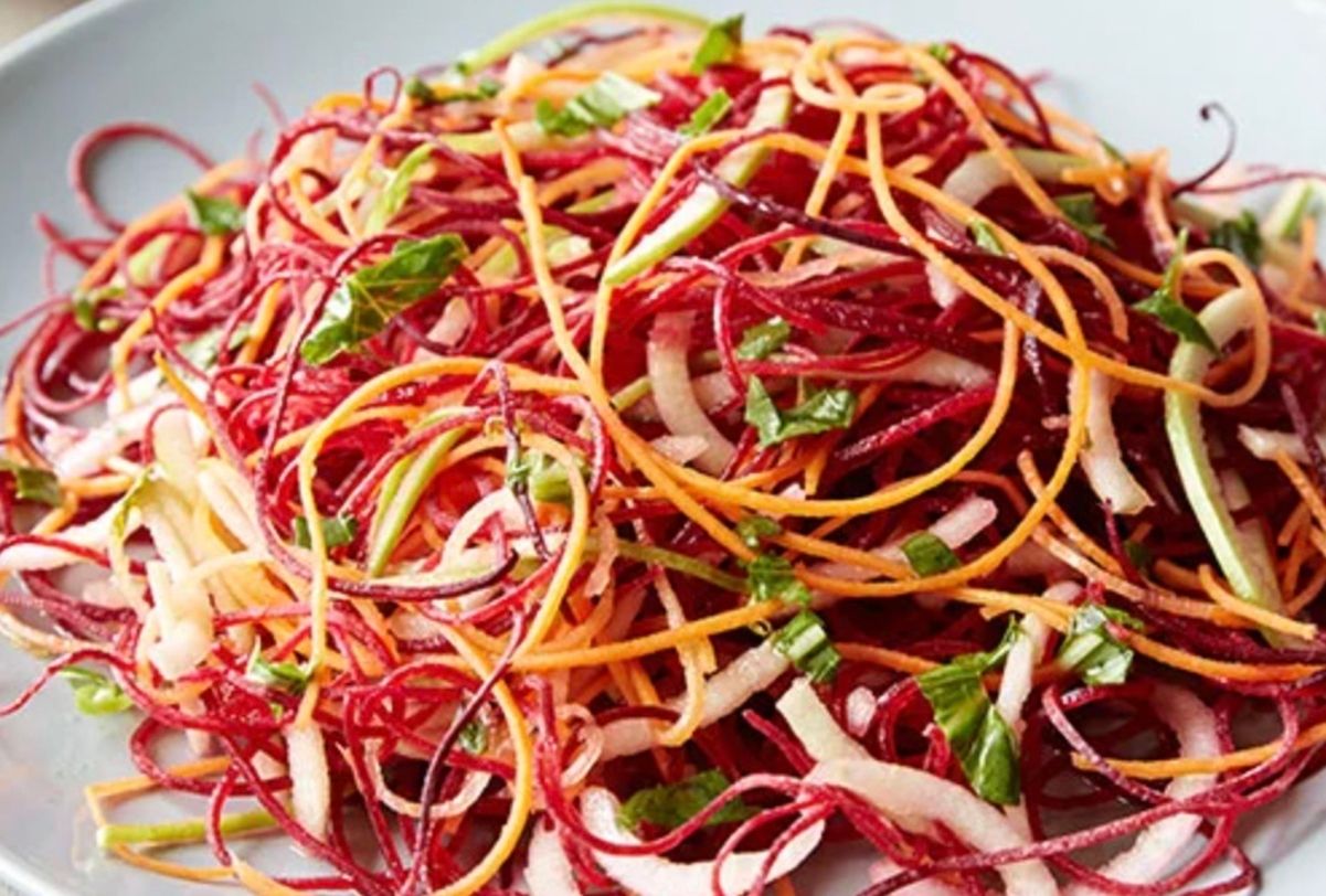 Салат з буряка, моркви та яблука