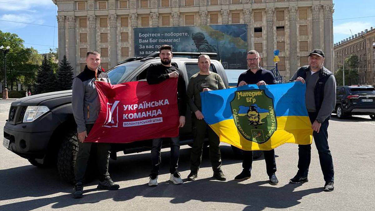 "Украинская команда" вместе с Максимом Крипаком передали защитникам пикап Nissan Navara "Украинская команда" вместе с Максимом Крипаком передали защитникам пикап Nissan Navara