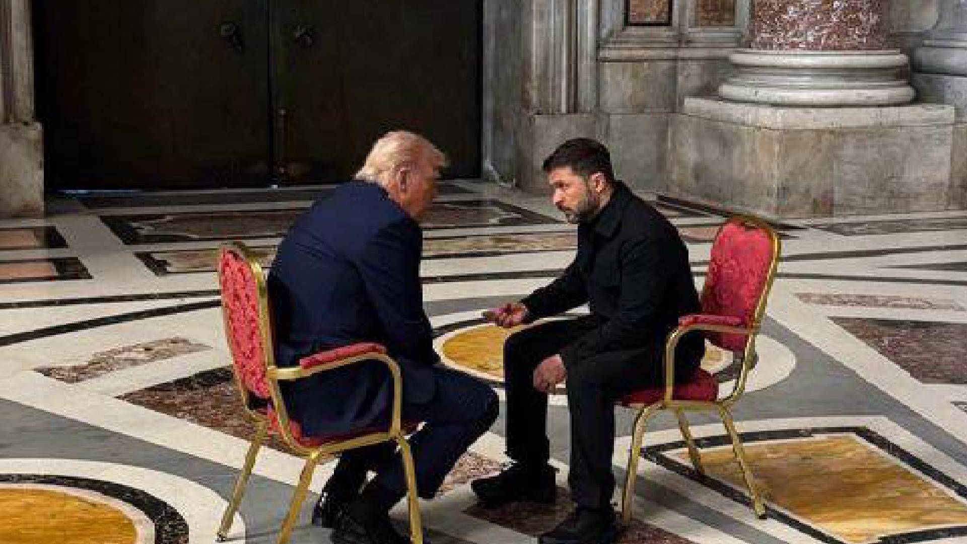 Зеленский говорил с Трампом в Ватикане Зеленский говорил с Трампом в Ватикане