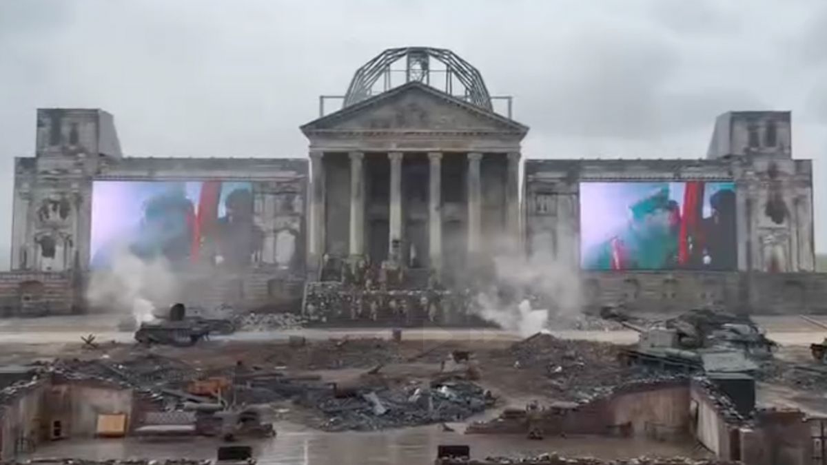 Навіщо у Москві збудували копію Рейхстагу Навіщо у Москві збудували копію Рейхстагу