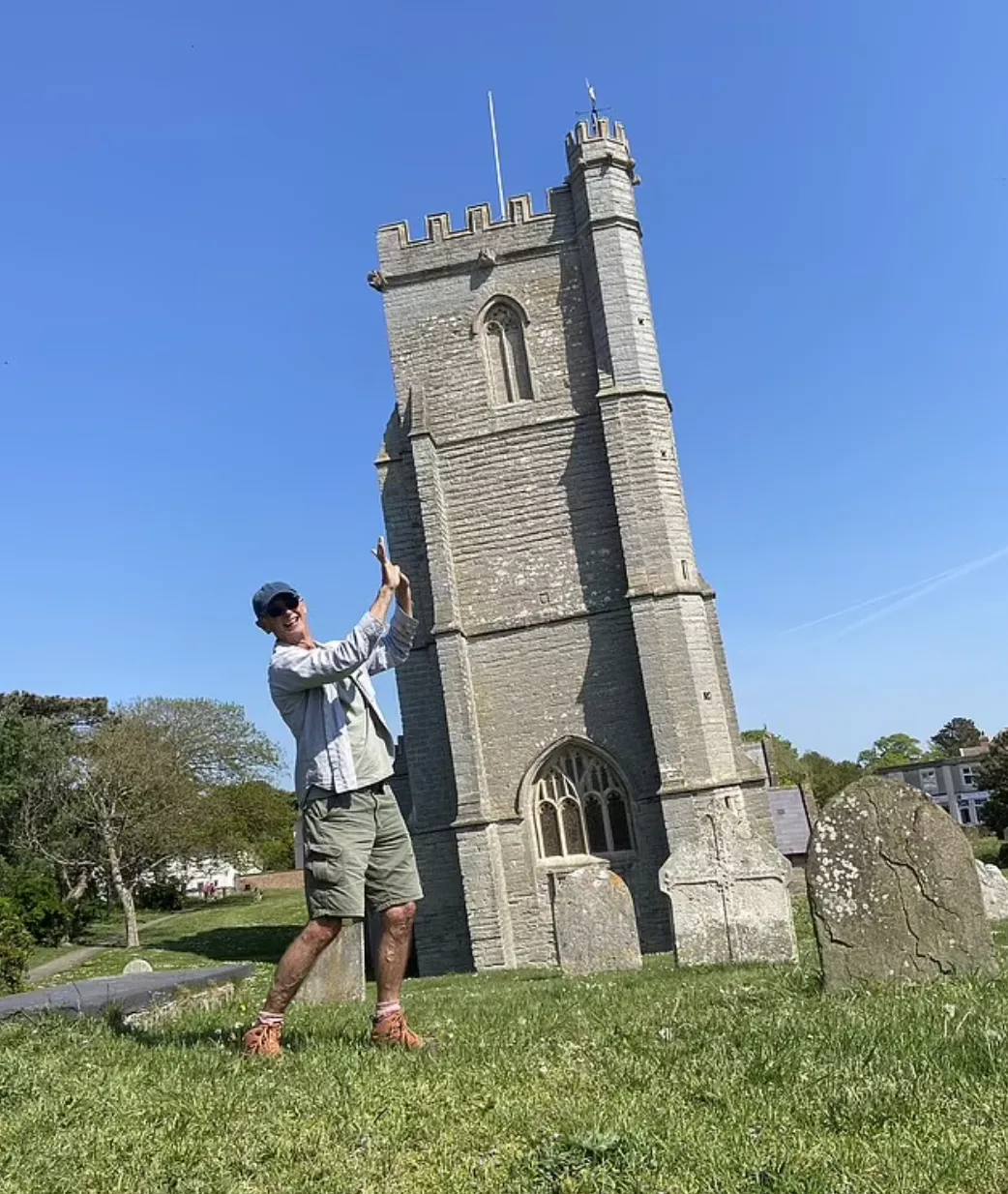 похилена церква