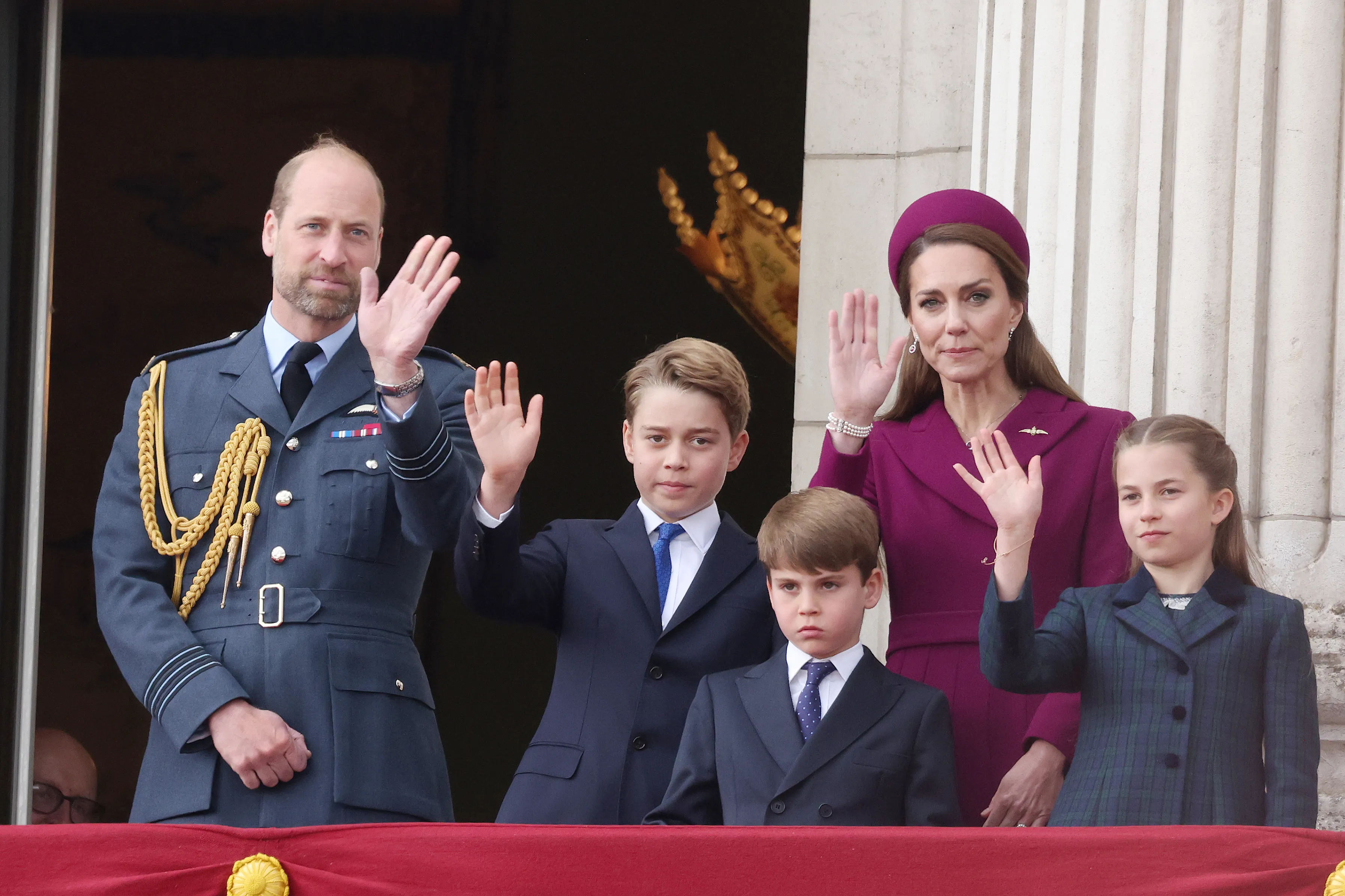 Принц Вільям та Кейт Міддлтон з дітьми Принц Вільям та Кейт Міддлтон з дітьми