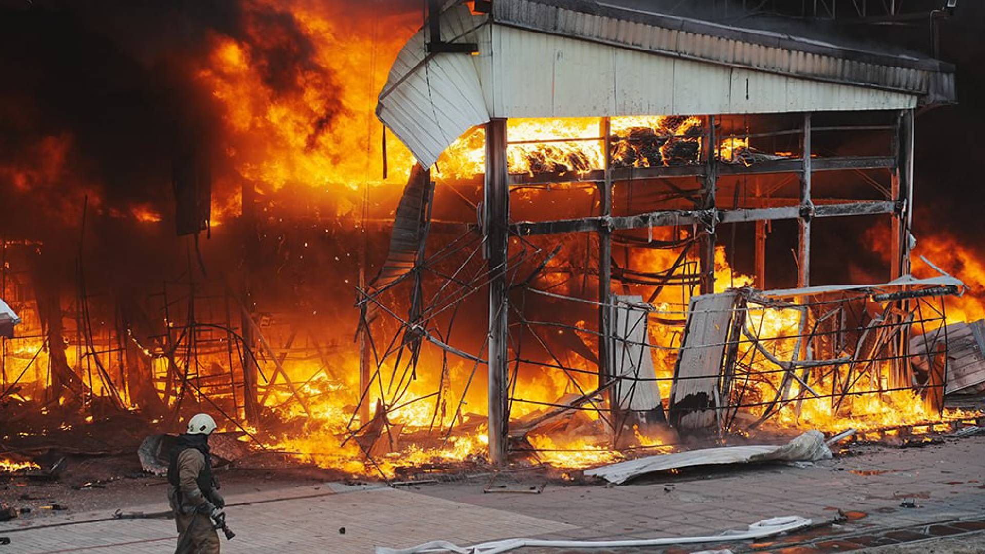 Россия ударила Шахедом по крупнейшему рынку Харькова Россия ударила Шахедом по крупнейшему рынку Харькова