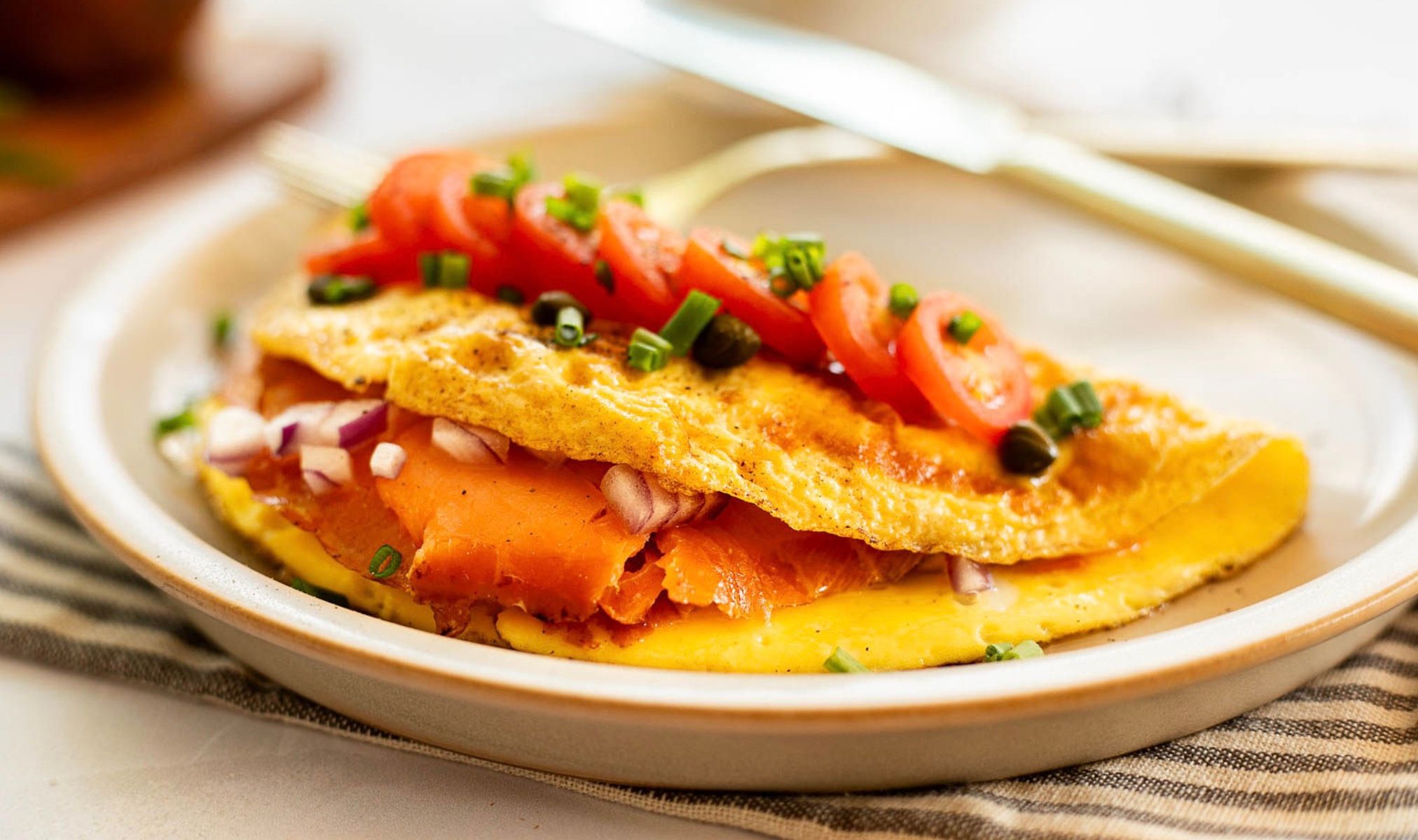 Омлет с помидорами и лососем от Эктора Омлет с помидорами и лососем от Эктора