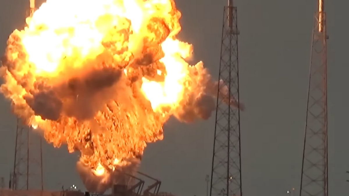 Илон Маск верил, что к взрыву Falcon 9 в 2016 году был причастен таинственный снайпер Илон Маск верил, что к взрыву Falcon 9 в 2016 году был причастен таинственный снайпер