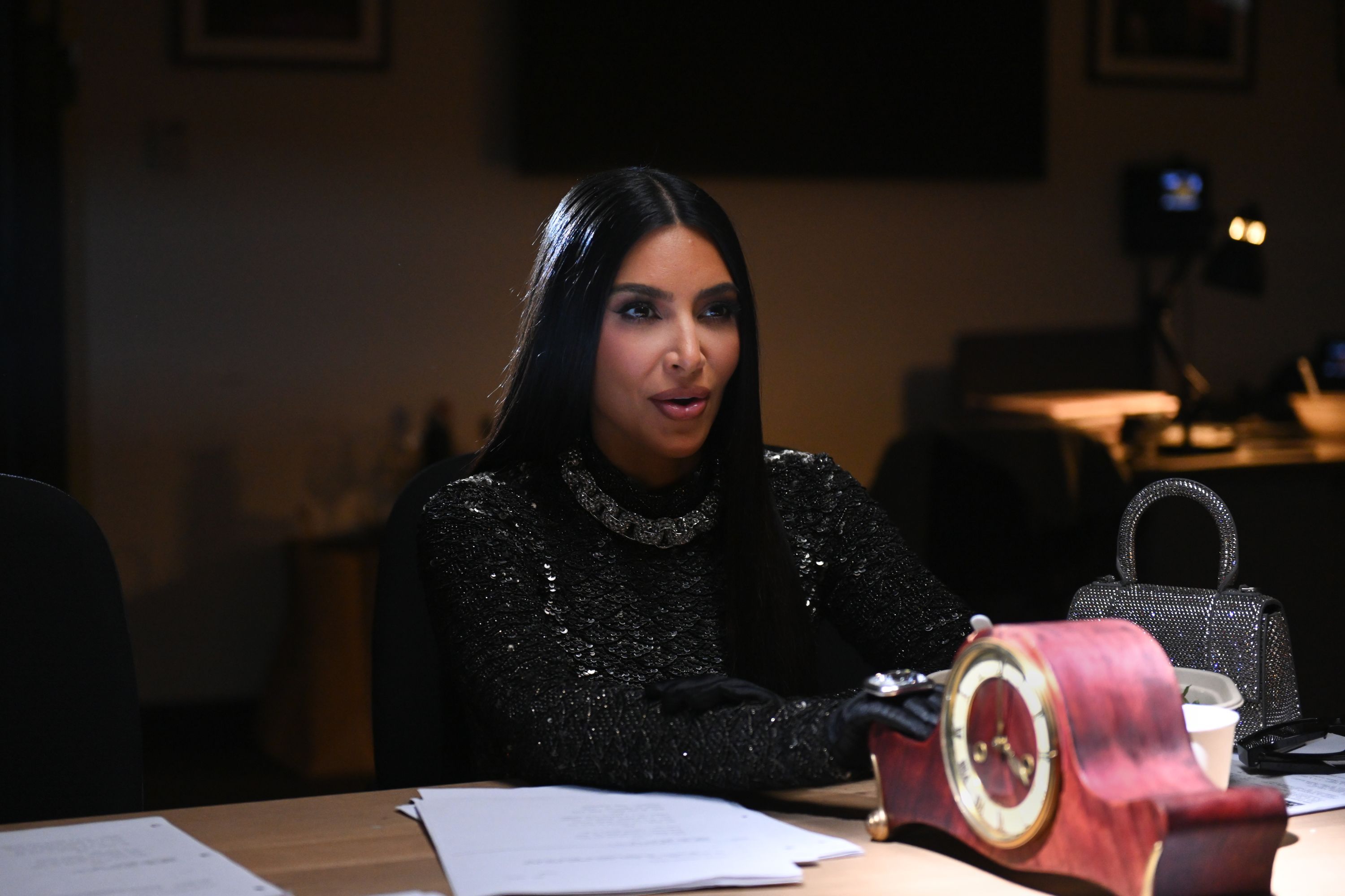 Ким Кардашьян дополнила гостиную изысканным диваном - Дизайн 24 Ким Кардашьян дополнила гостиную изысканным диваном - Дизайн 24