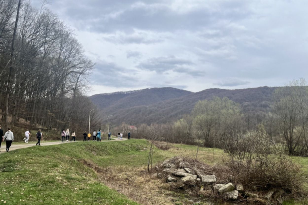 Интерпайп Пинчука организовал лагерь в Карпатах для семей погибших работников - 24 Канал Интерпайп Пинчука организовал лагерь в Карпатах для семей погибших работников - 24 Канал