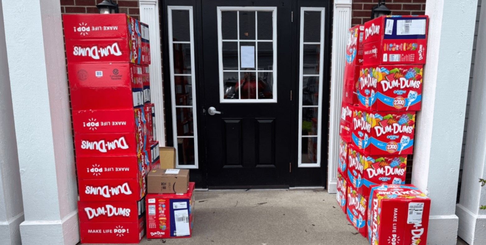 Хлопчик випадково замовив 70 000 льодяників на Amazon Хлопчик випадково замовив 70 000 льодяників на Amazon