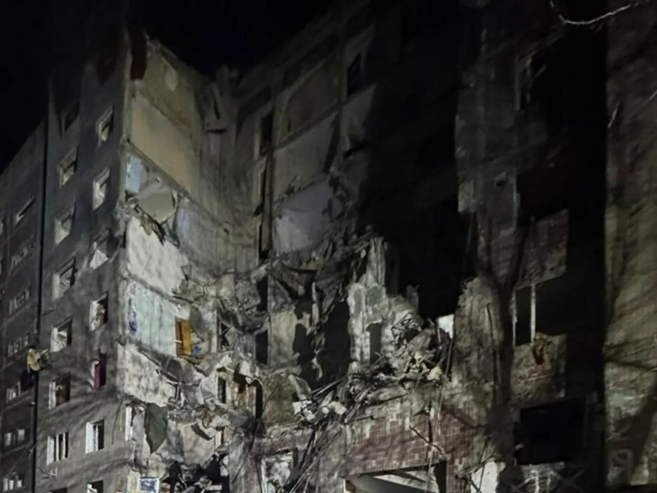 Авиабомба попала в многоэтажку Авиабомба попала в многоэтажку