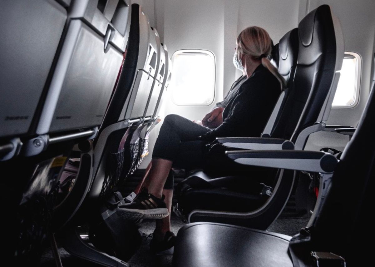 Почему нельзя скрещивать ноги в самолете Почему нельзя скрещивать ноги в самолете
