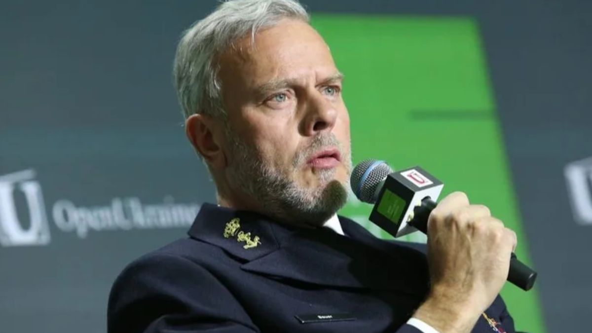 Бауер відповів, яка країна допомагає Росії вести війну