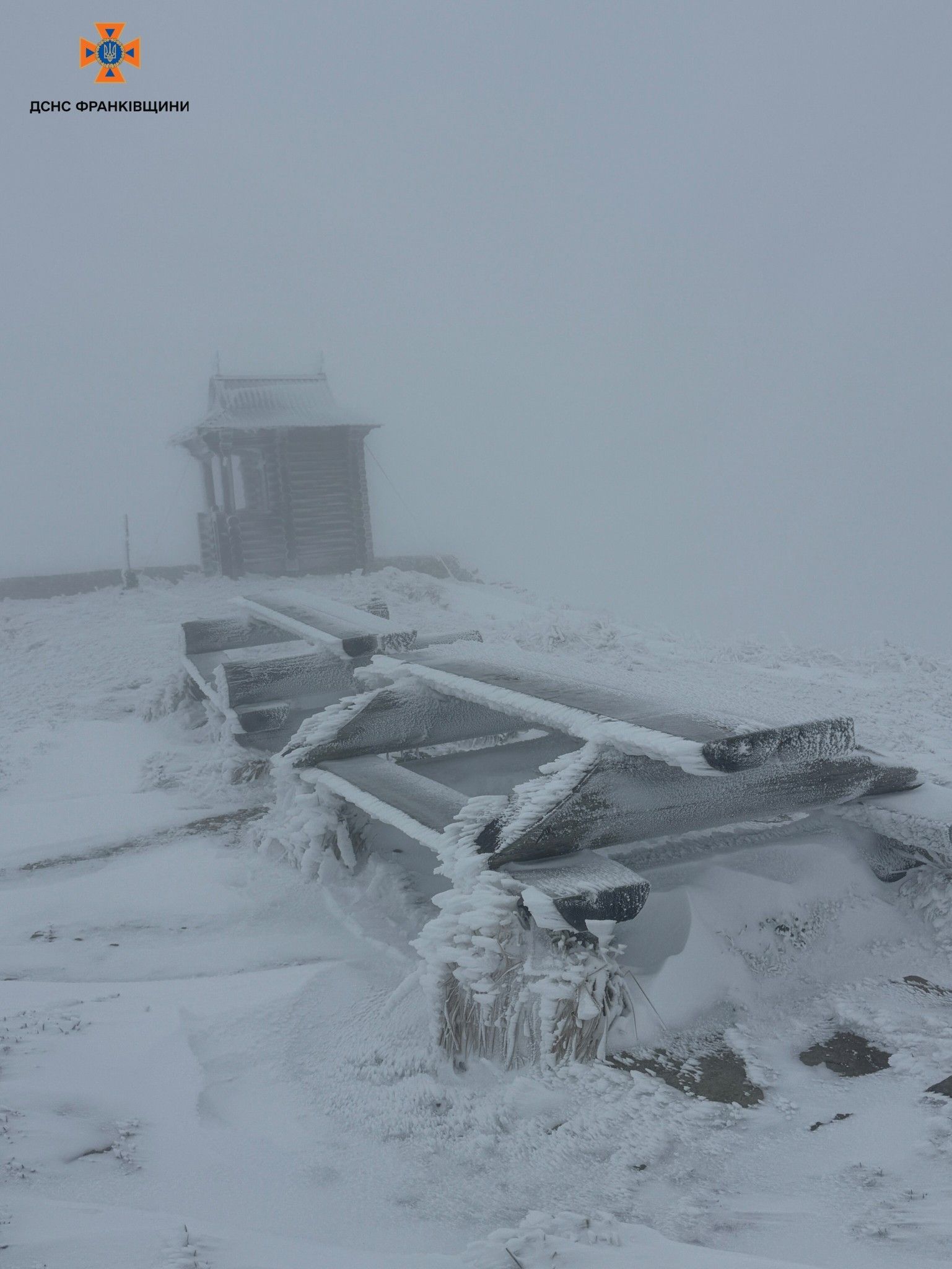 Зима снова о себе напомнила в мае: в сети показали фото снега и тумана в Карпатах - 24 Канал Зима снова о себе напомнила в мае: в сети показали фото снега и тумана в Карпатах - 24 Канал