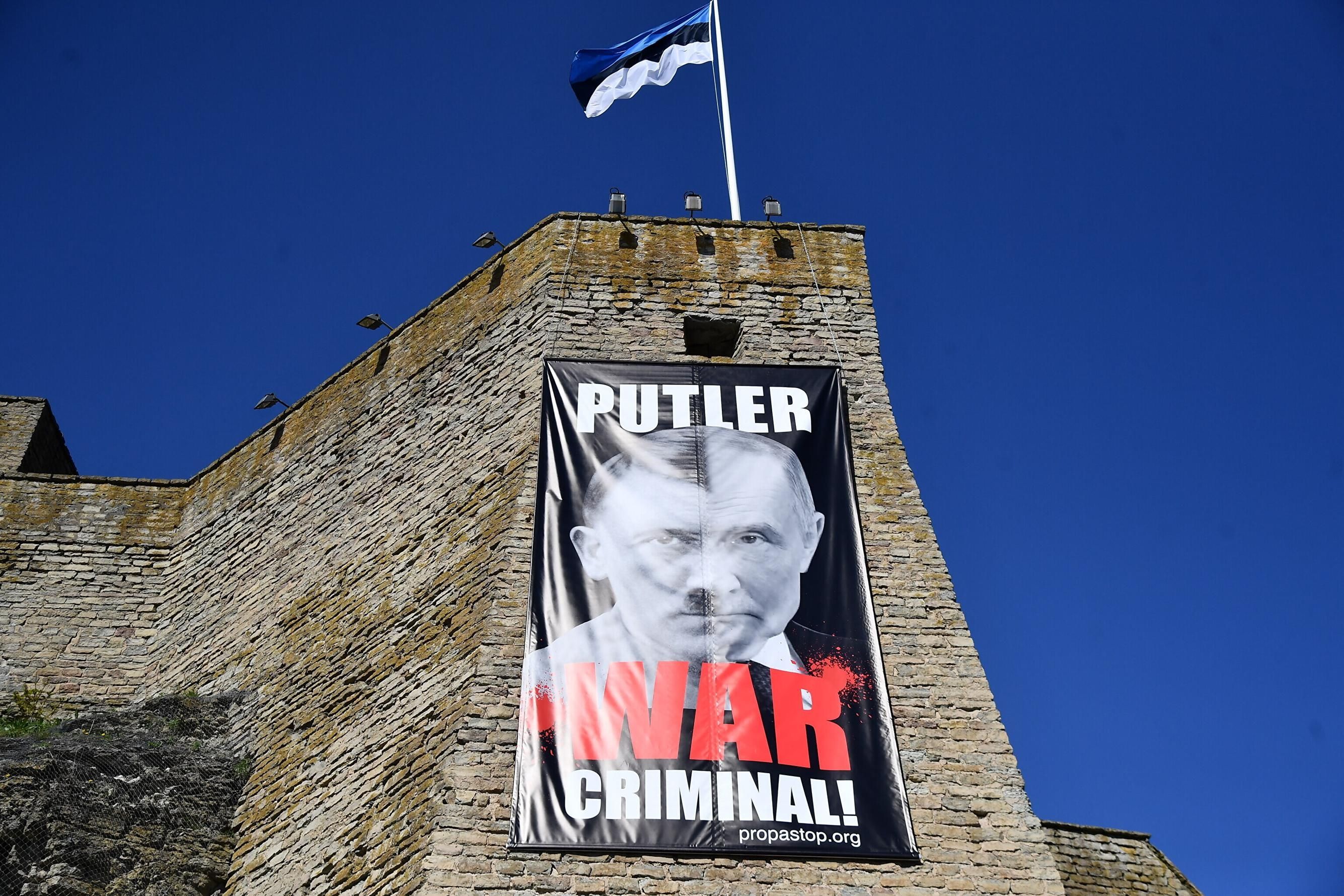 Нарвский музей снова сравнил Путина с Гитлером в Нарвском музее