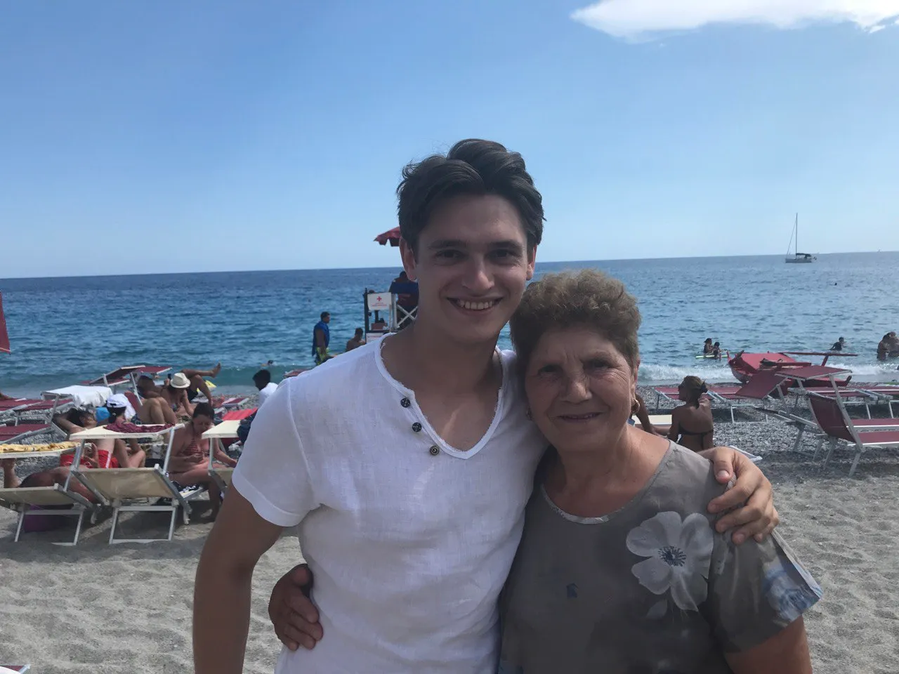 Євген Лісничий з бабусею Євген Лісничий з бабусею