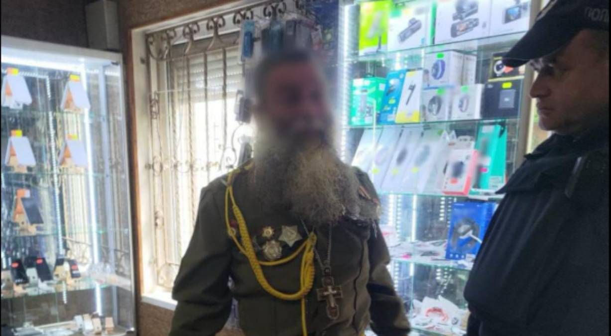 Чоловіки у радянській формі на Закарпатті