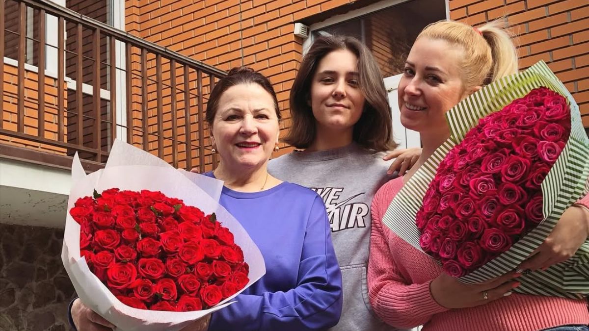 Тоня Матвиенко с мамой и старшей дочерью Тоня Матвиенко с мамой и старшей дочерью