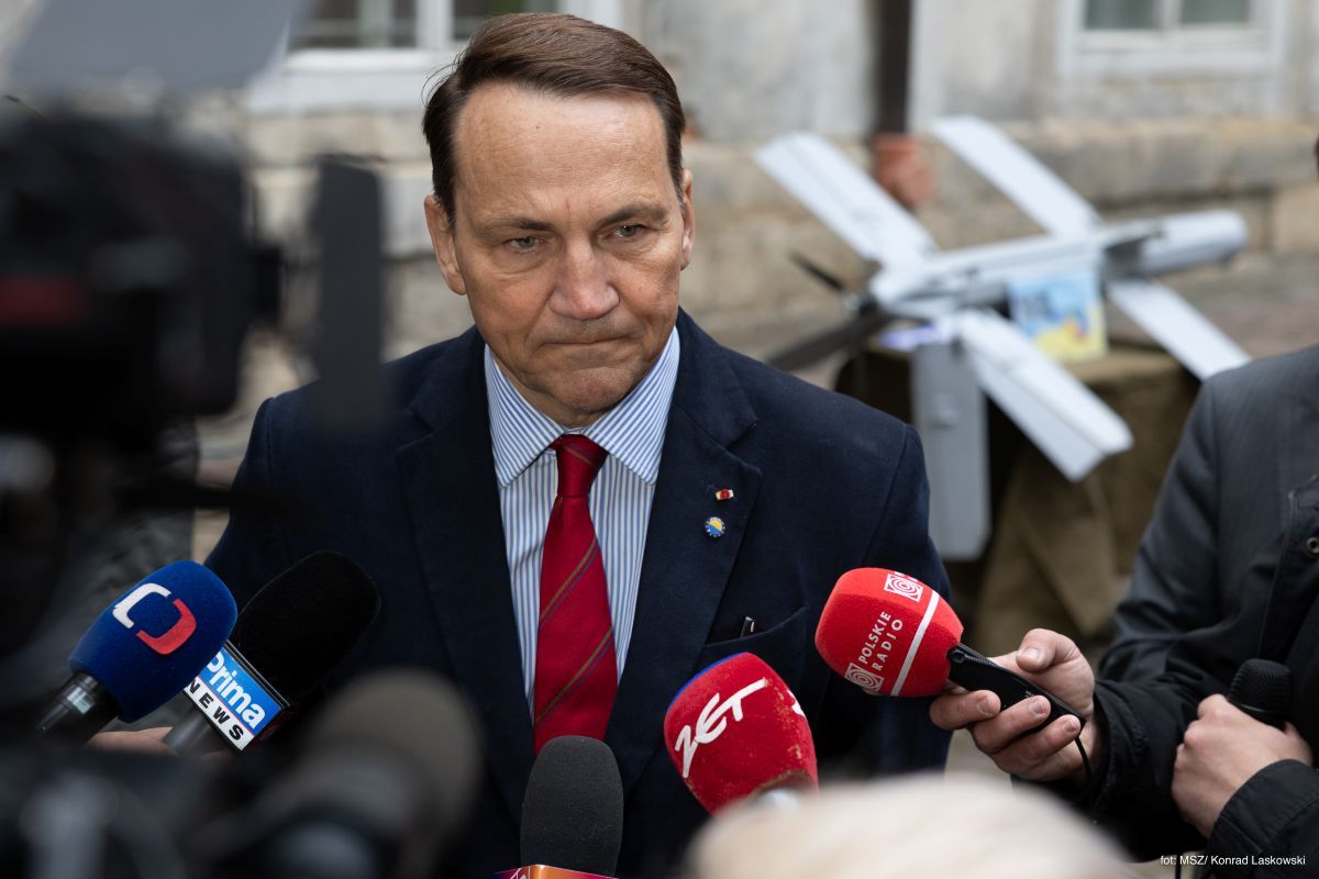 Радослав Сикорский объявил о намерении закрыть консульство России в Кракове - Закордон Радослав Сикорский объявил о намерении закрыть консульство России в Кракове - Закордон