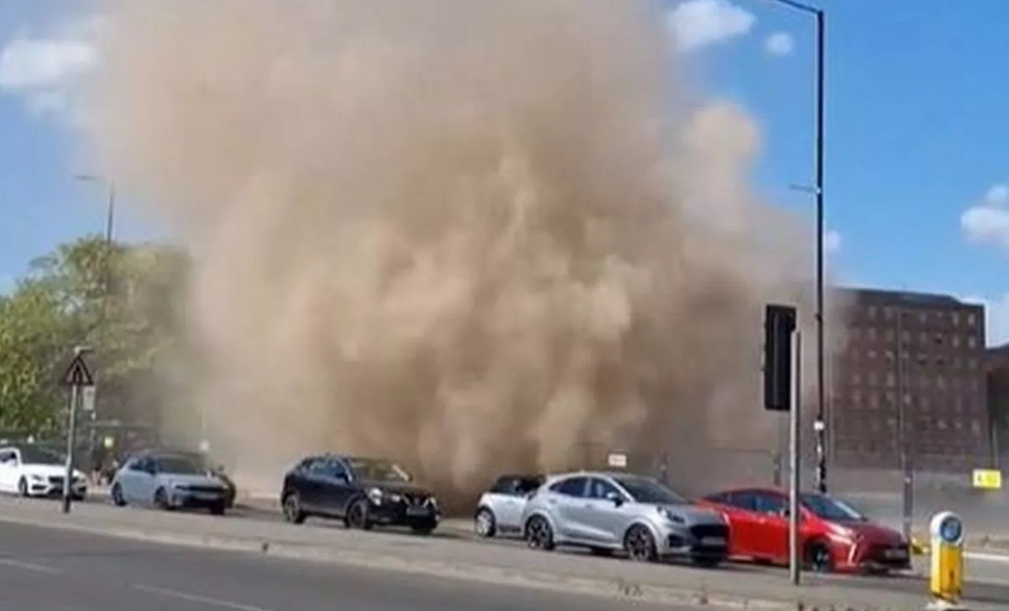 Пылевой вихрь в Манчестере Пылевой вихрь в Манчестере