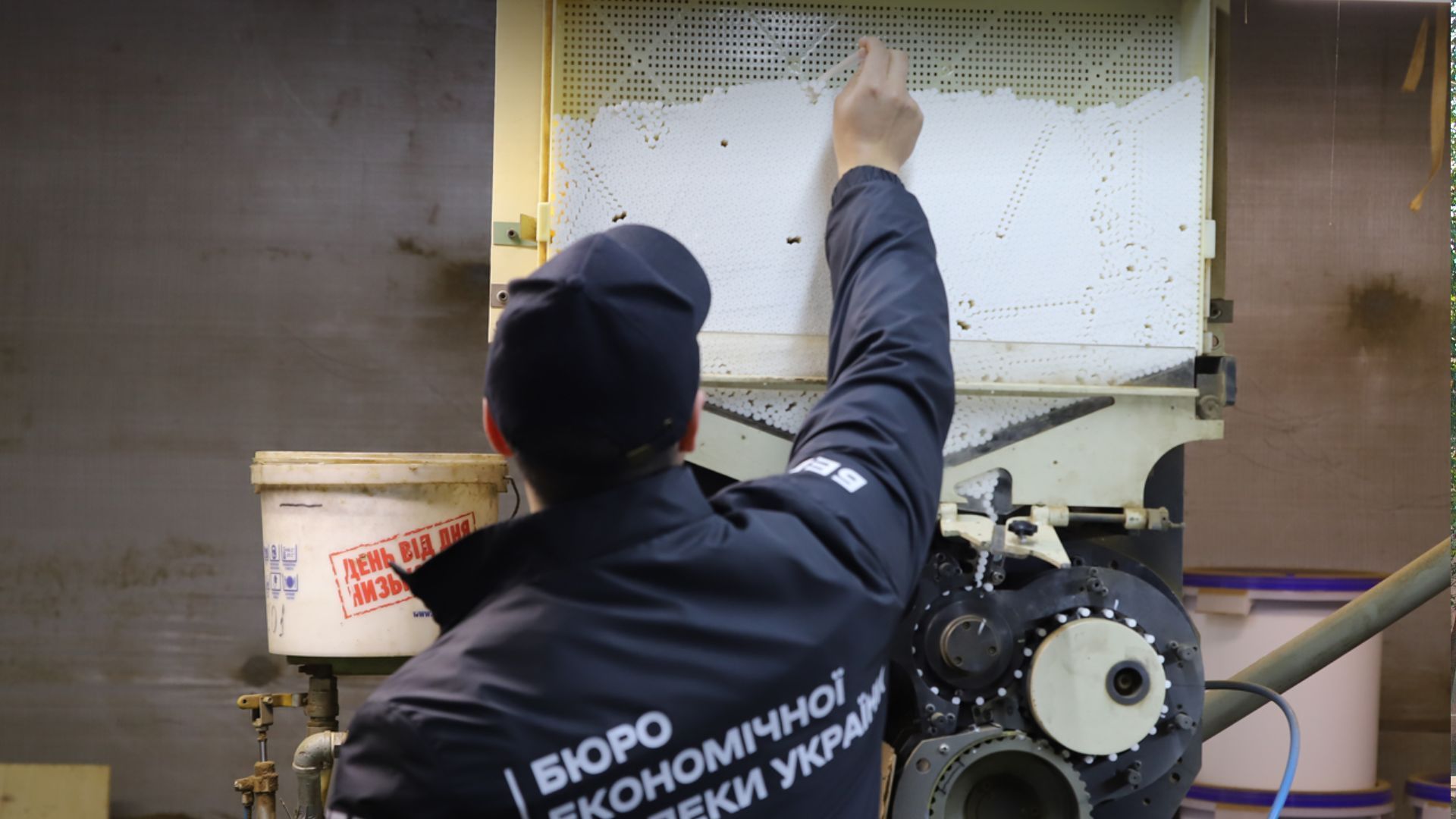 Правоохоронці ліквідували підпільне виробництво сигарет Правоохоронці ліквідували підпільне виробництво сигарет