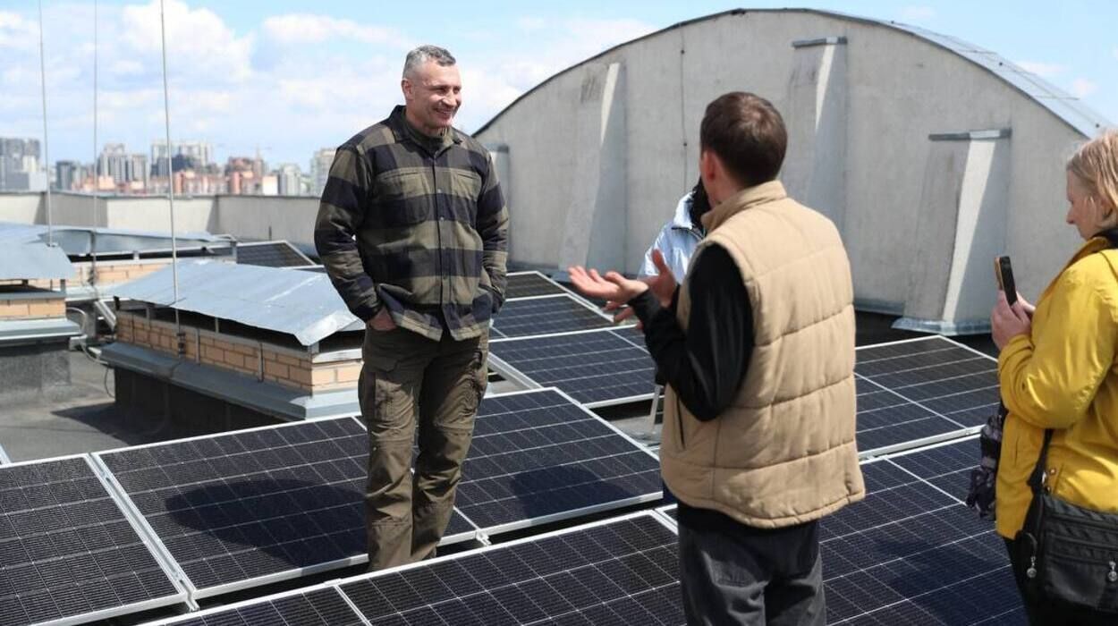 Кличко показав енергостійкий будинок і нагадав про програми підтримки жителів багатоповерхівок - 24 Канал Кличко показав енергостійкий будинок і нагадав про програми підтримки жителів багатоповерхівок - 24 Канал