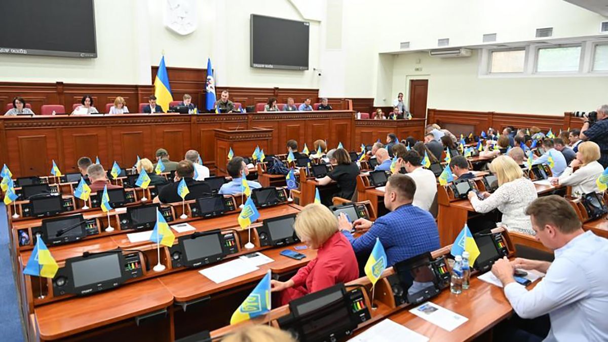 В УДАРі наголошують, що депутатів-військових перевели до інших частин, аби ті не прийшли на сесію В УДАРі наголошують, що депутатів-військових перевели до інших частин, аби ті не прийшли на сесію