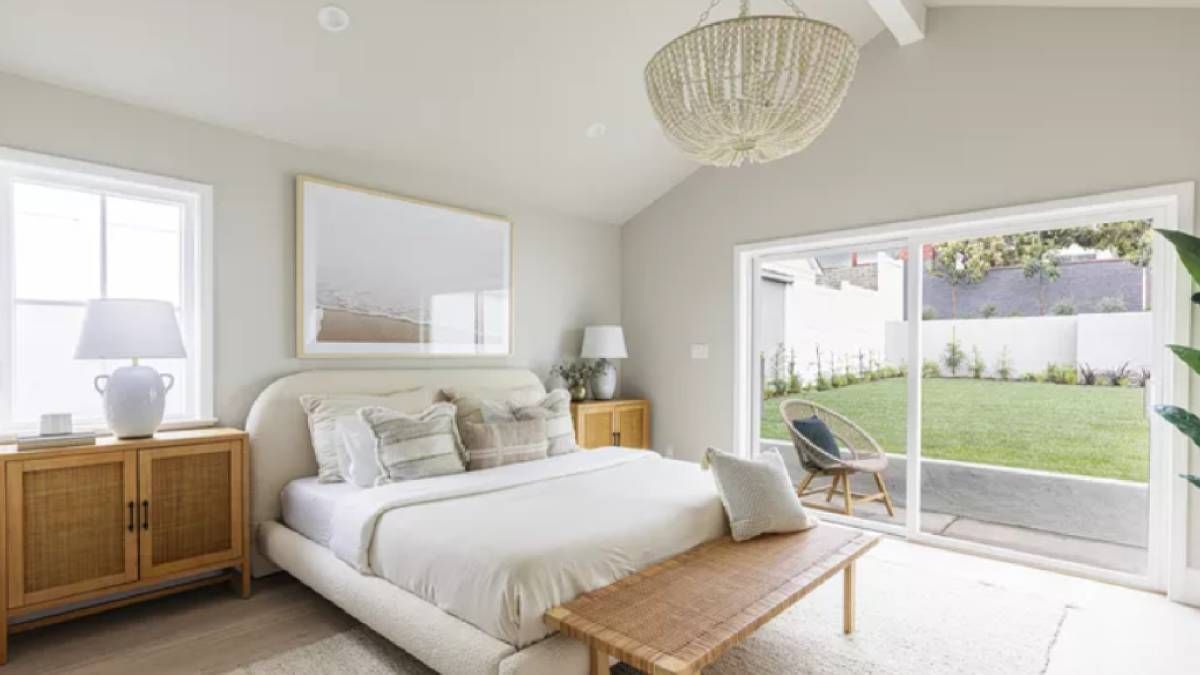 Как разместить кровать в спальне