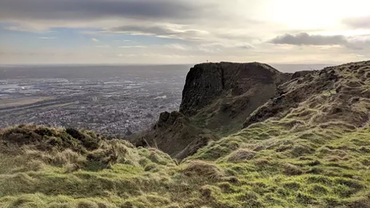 Фотограф случайно сделал уникальное фото прыжка со скалы Фотограф случайно сделал уникальное фото прыжка со скалы